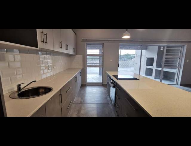 3 BEDROOM TOWNHOUSE FOR SALE IN ISLAND VIEW